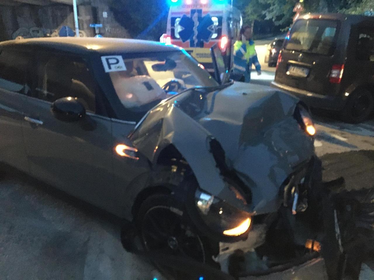 livorno-schianto-fra-due-auto-sotto-al-ponte-di-chioma-tre-feriti